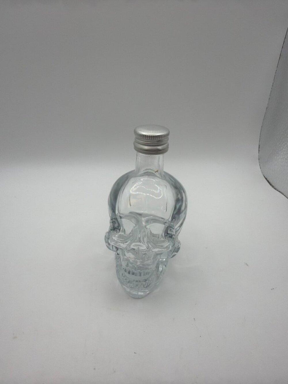 Skull-Shaped Clear Glass Bottle With Silver Screw Cap 5cl Capacity Unique Design